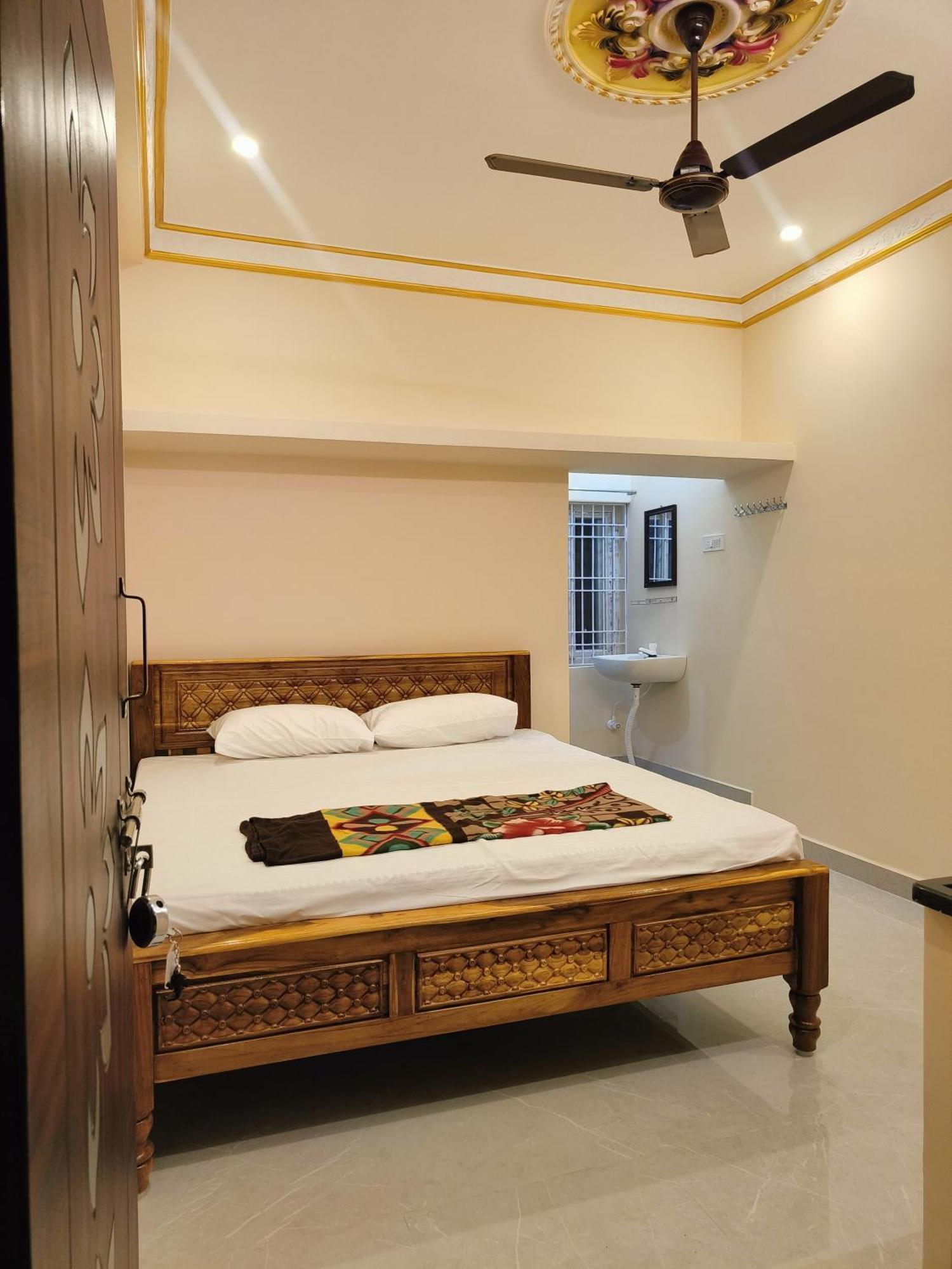 Liya Guest House Tiruvannāmalai Exterior foto